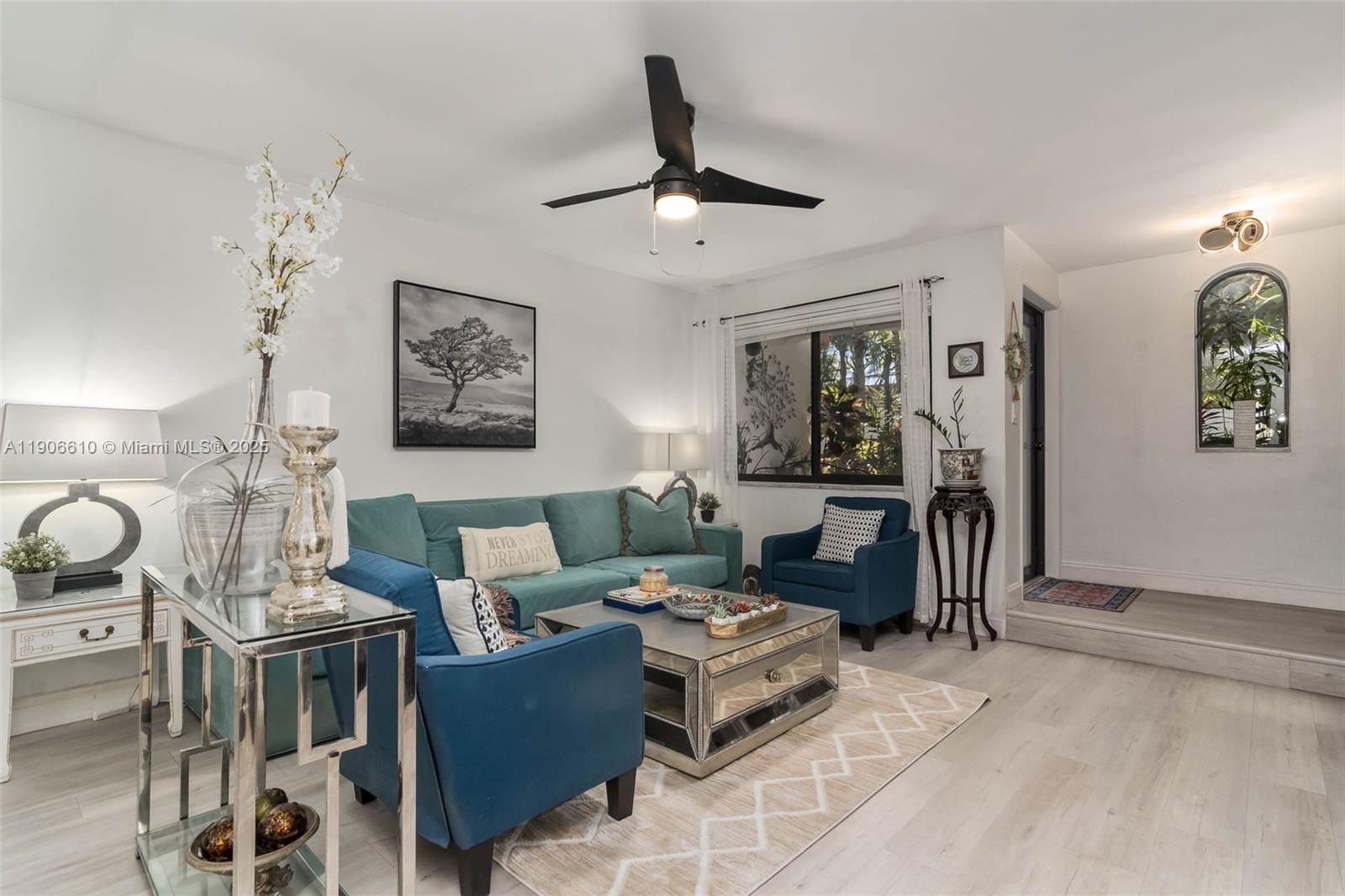 HARBOUR CLUB VILLAS CONDO - Residential