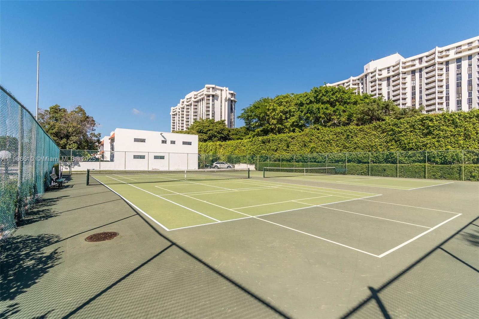 HARBOUR CLUB VILLAS CONDO - Residential