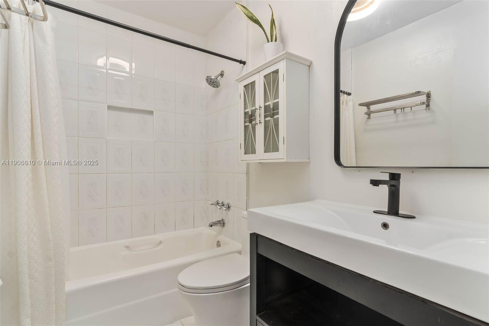 HARBOUR CLUB VILLAS CONDO - Residential