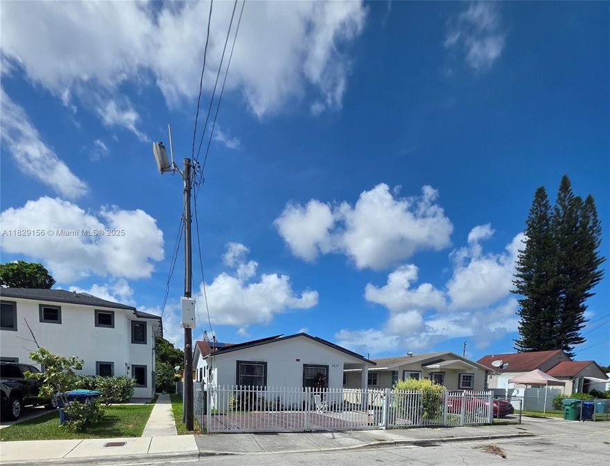 Sunny slope park 3/2 1,246ft Great Home! No HOA Solar panels! Call today for an appointment. Appointments Only: Monday to Friday, 9 am - 4 pm, Please. 24 hours. Notice.