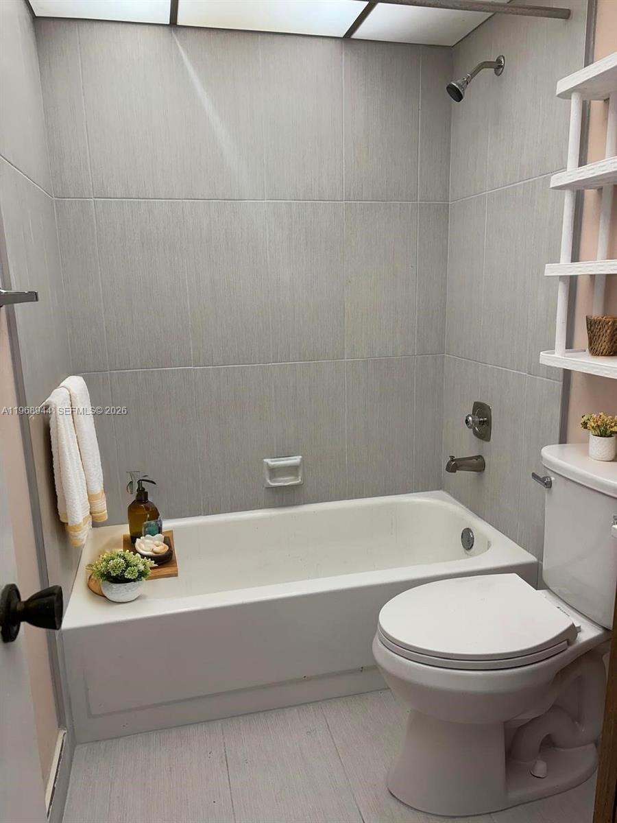 KINGS POINT BURGUNDY COND - Residential