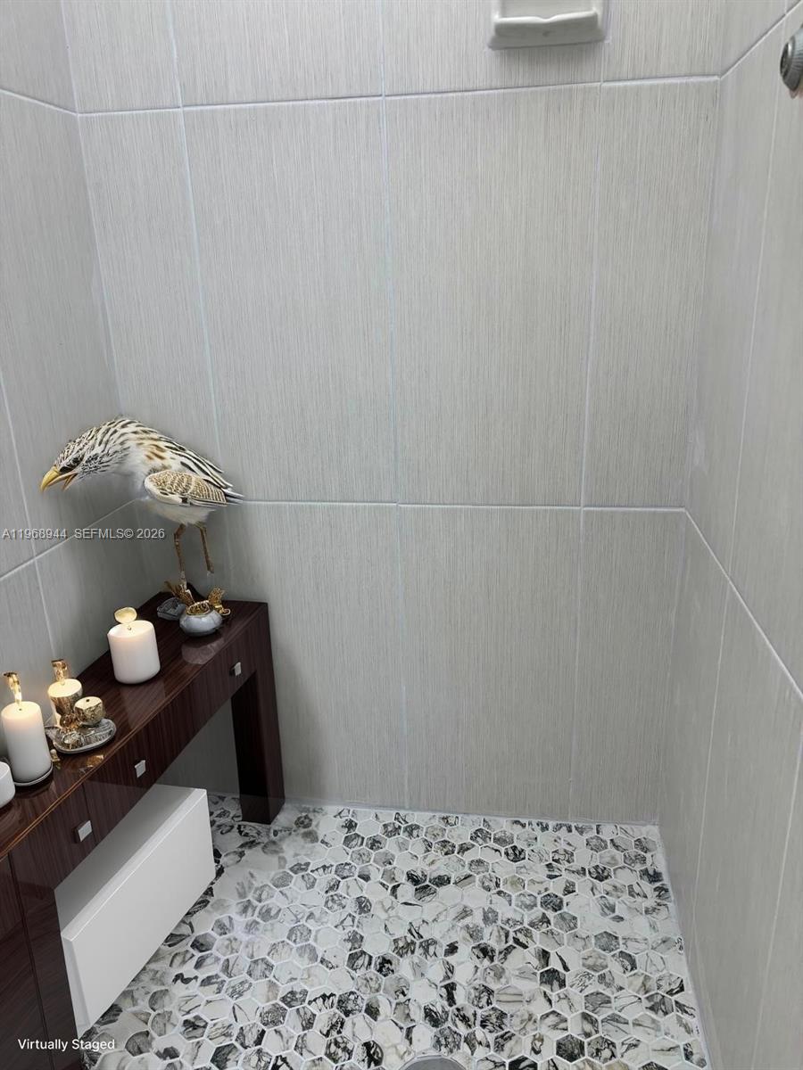 KINGS POINT BURGUNDY COND - Residential