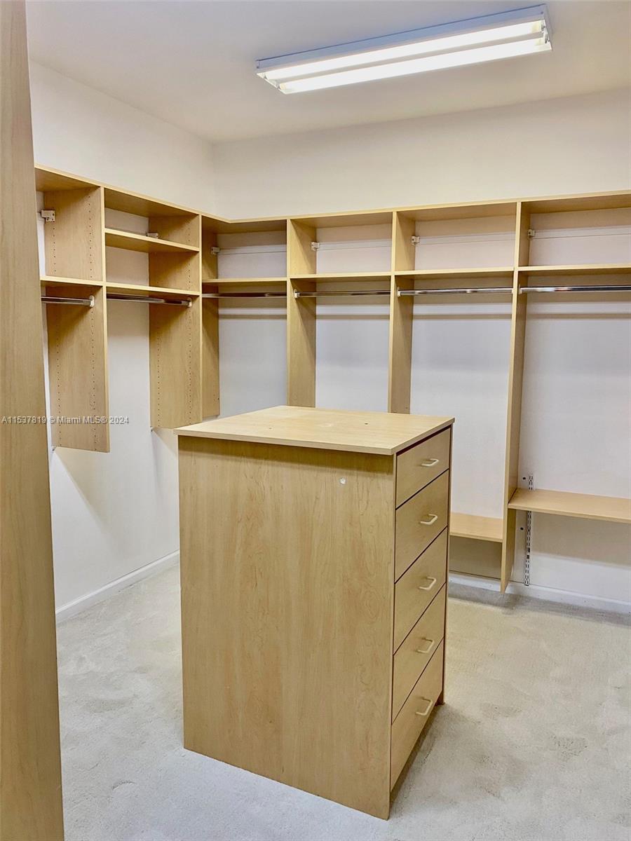 MAJESTIC TOWER - Residential