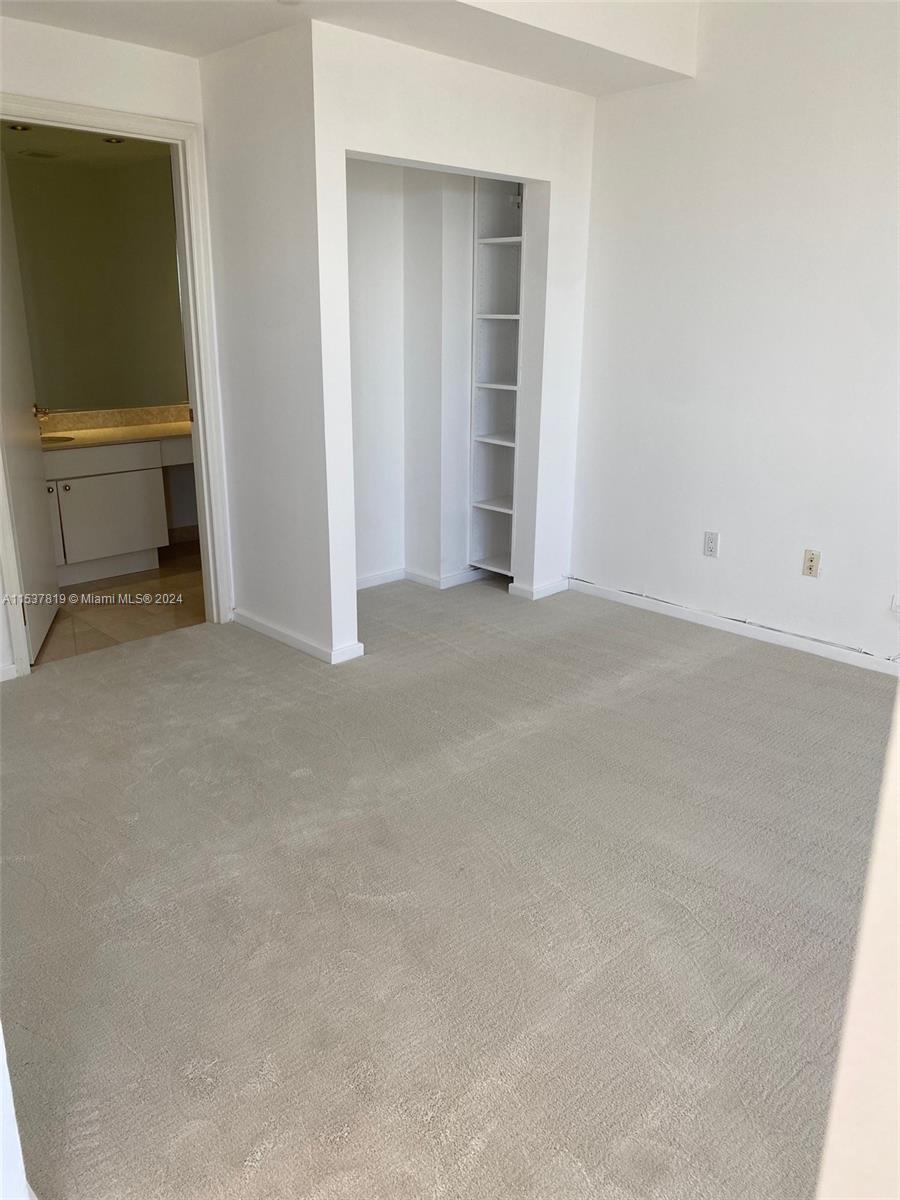 MAJESTIC TOWER - Residential