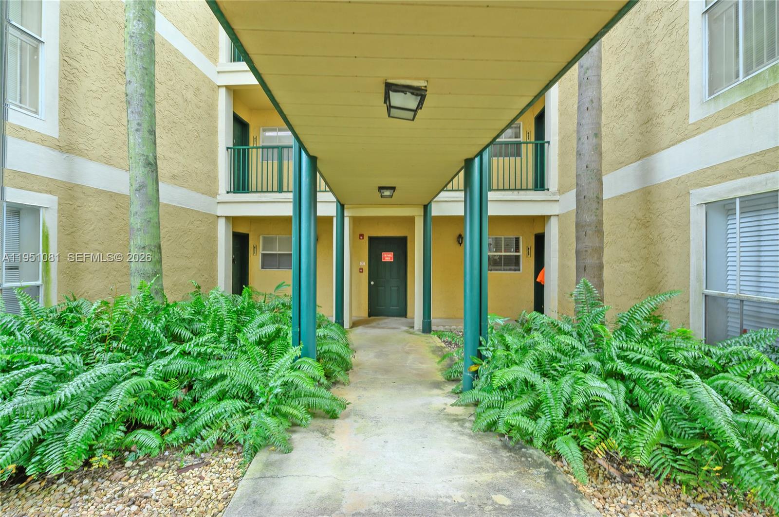 SAVANNAH AT RIVERSIDE CON - Residential