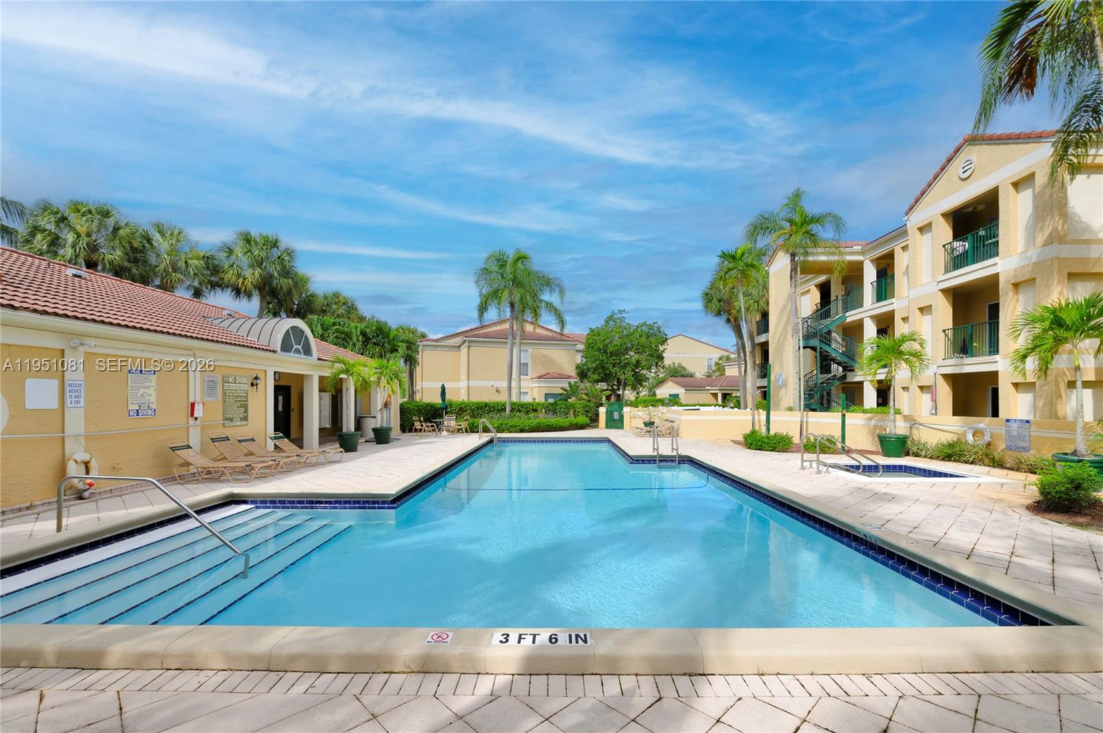 SAVANNAH AT RIVERSIDE CON - Residential