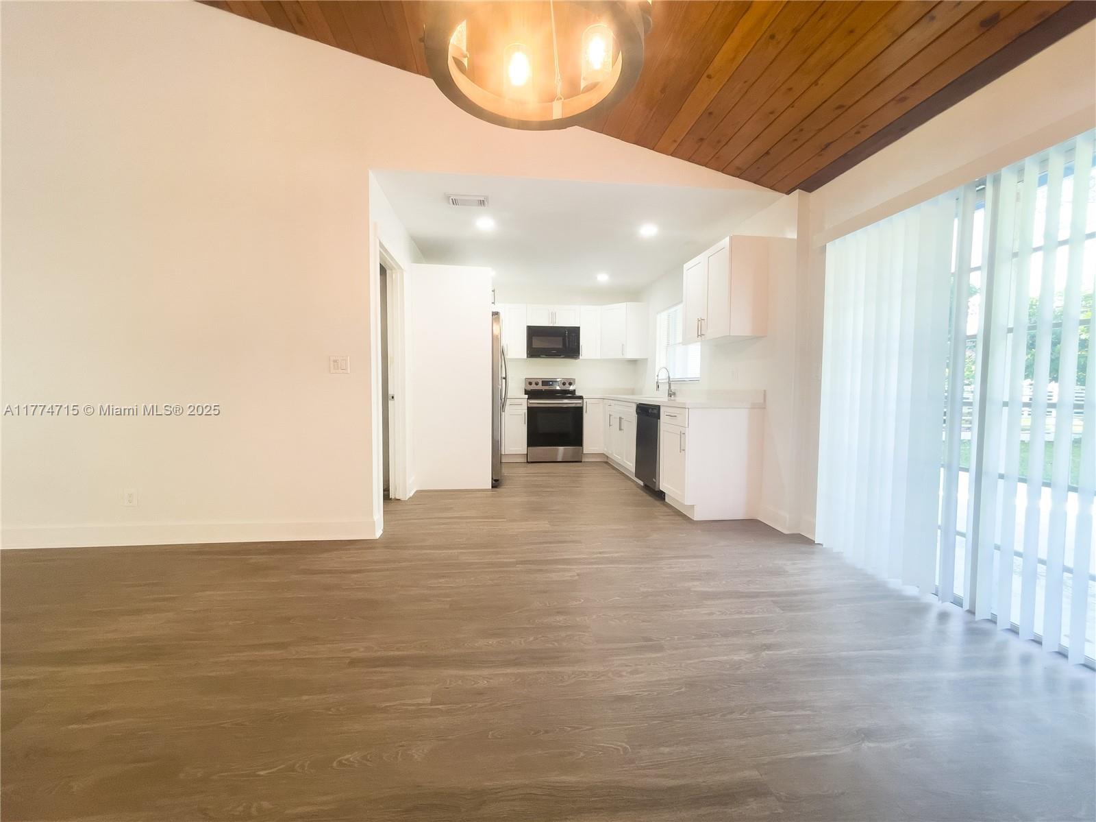NORTH LAUDERDALE VILLAGE - Residential