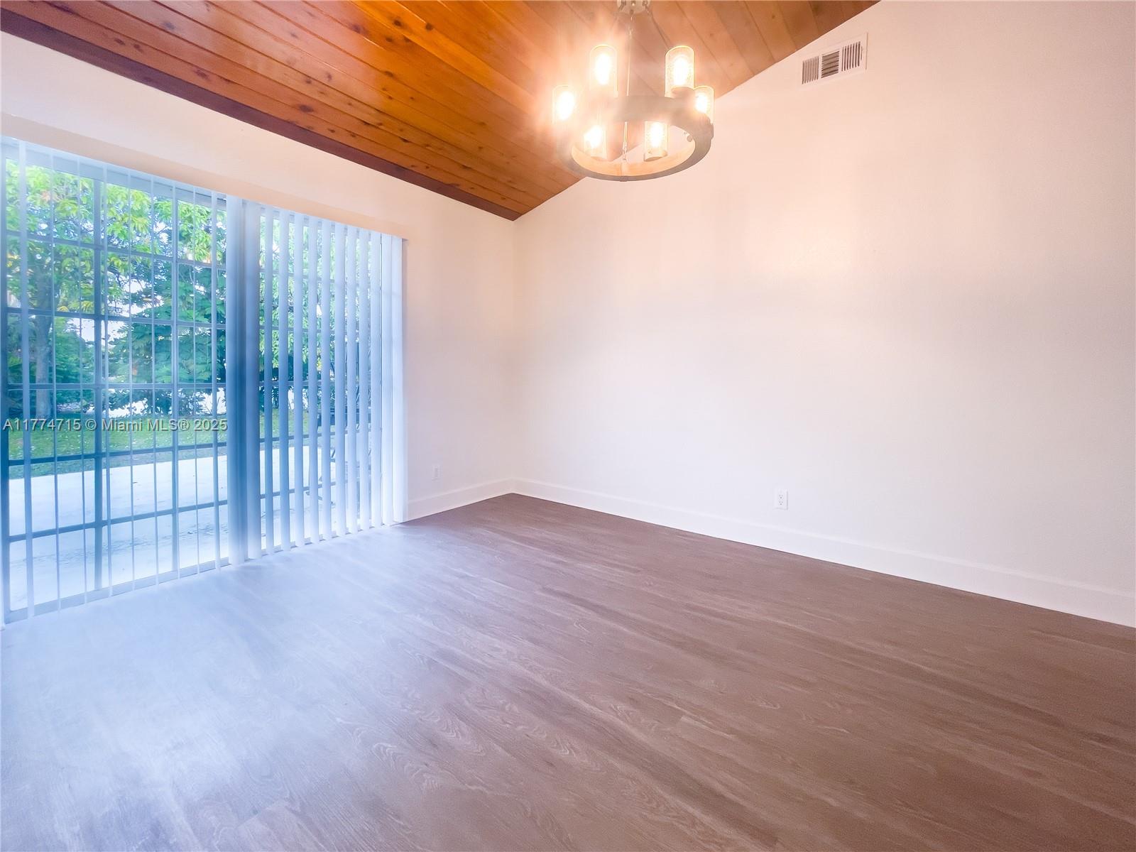 NORTH LAUDERDALE VILLAGE - Residential