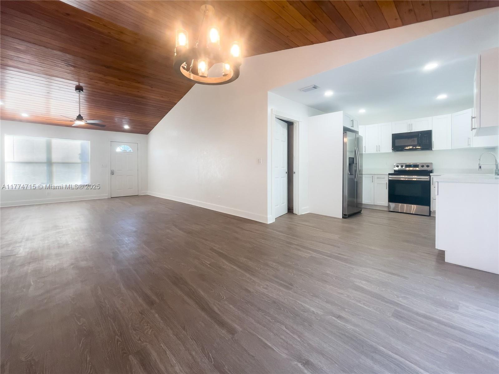NORTH LAUDERDALE VILLAGE - Residential