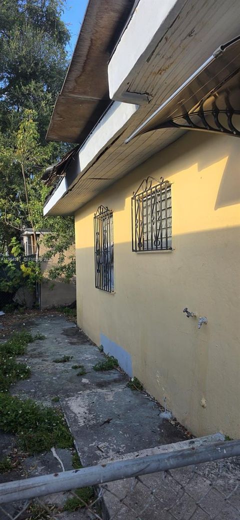 1511 NW 64th St Miami FL 33147