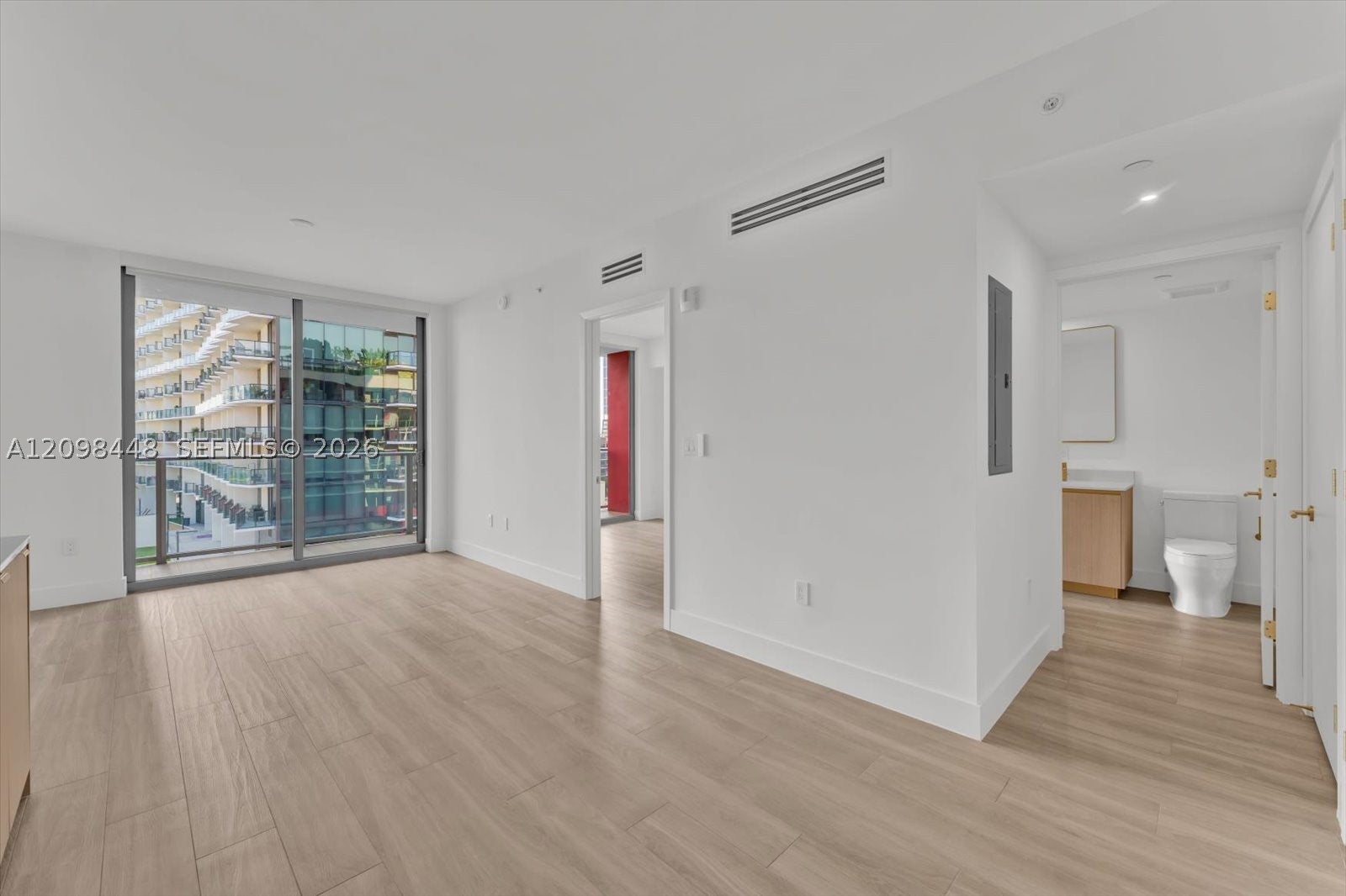 90 NE 32nd St 908