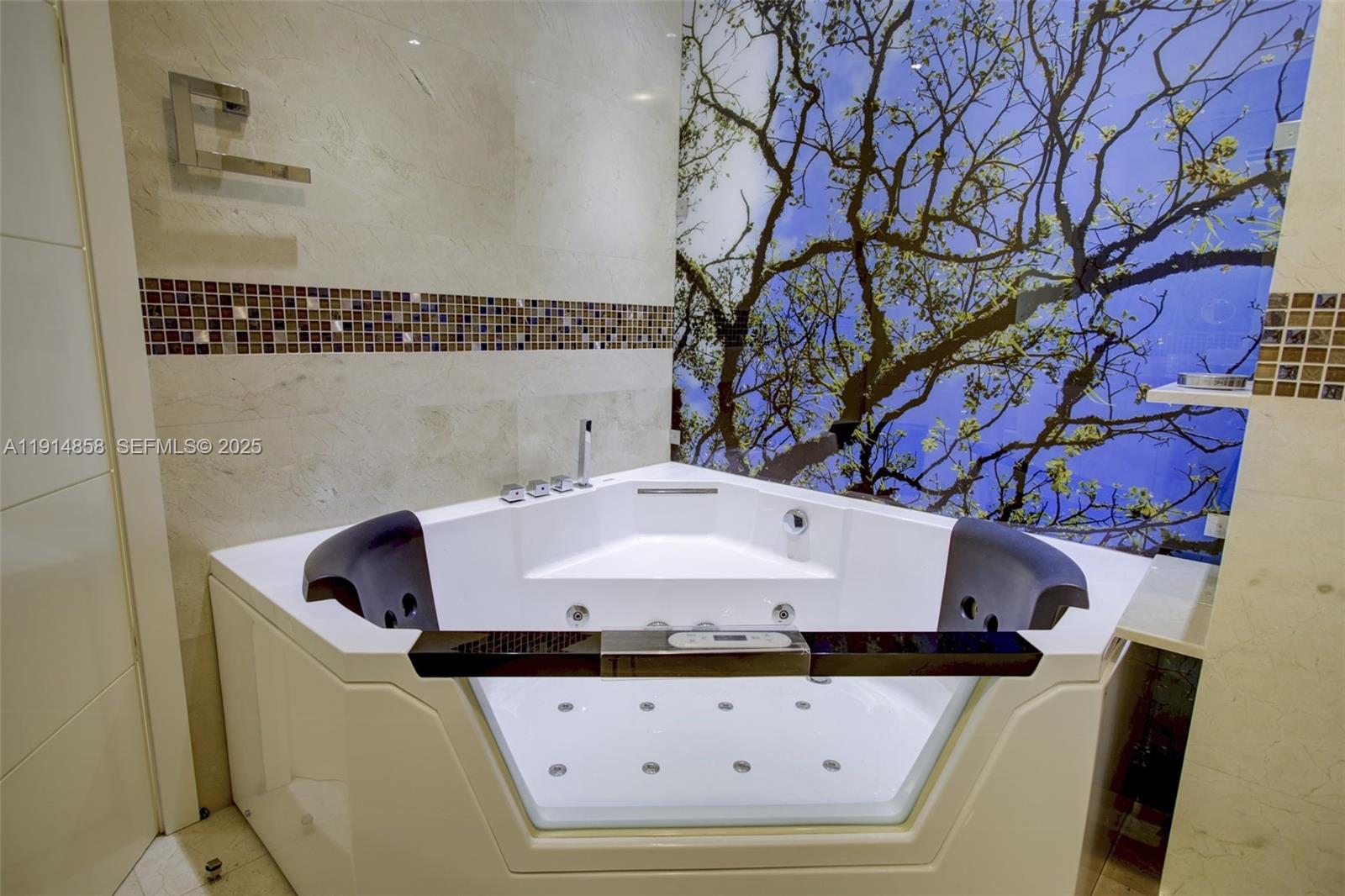 GREEN DIAMOND CONDO - Residential