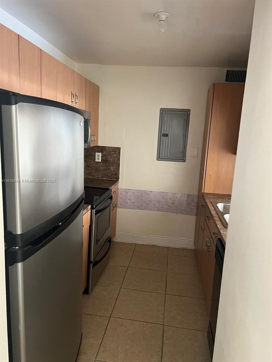 WEST LAKE VILLAGE II COND - Residential Lease