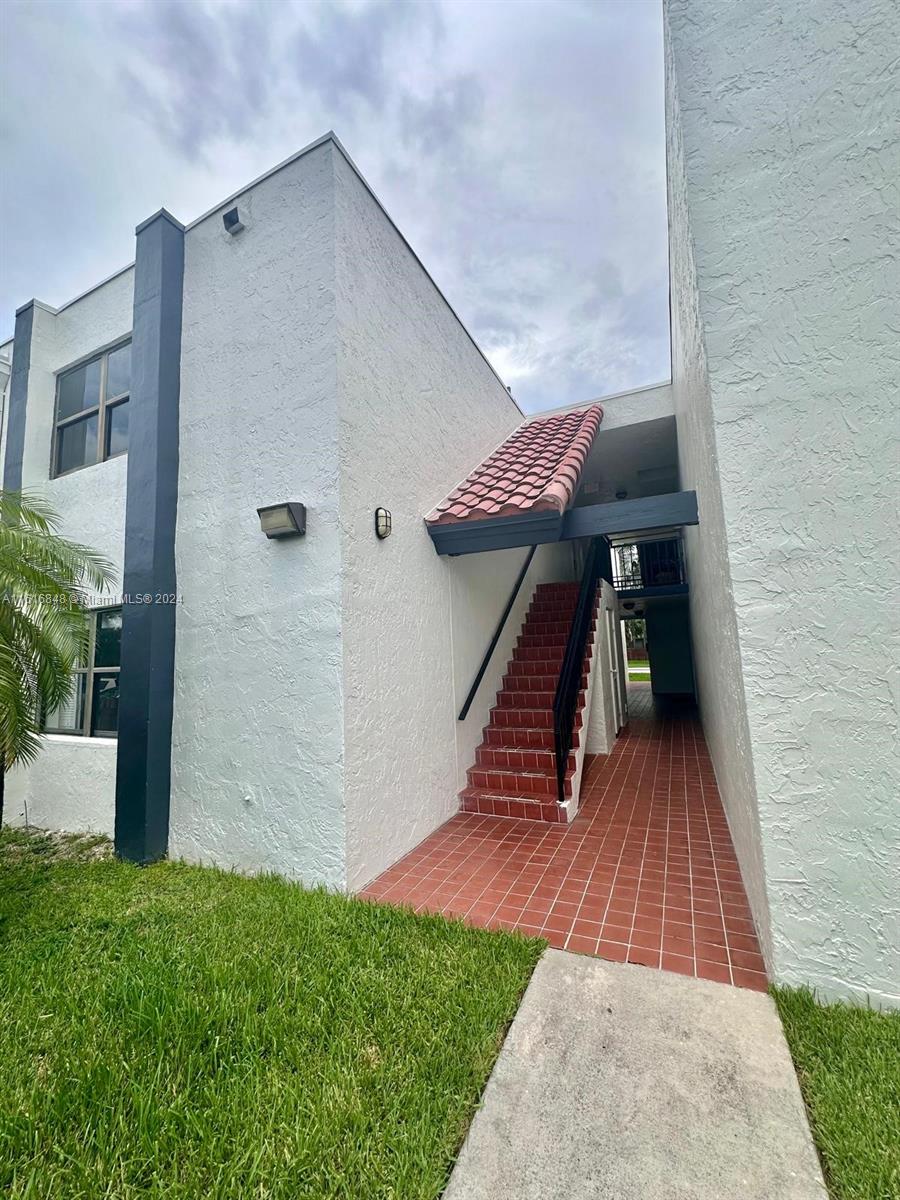 WEST LAKE VILLAGE II COND - Residential Lease