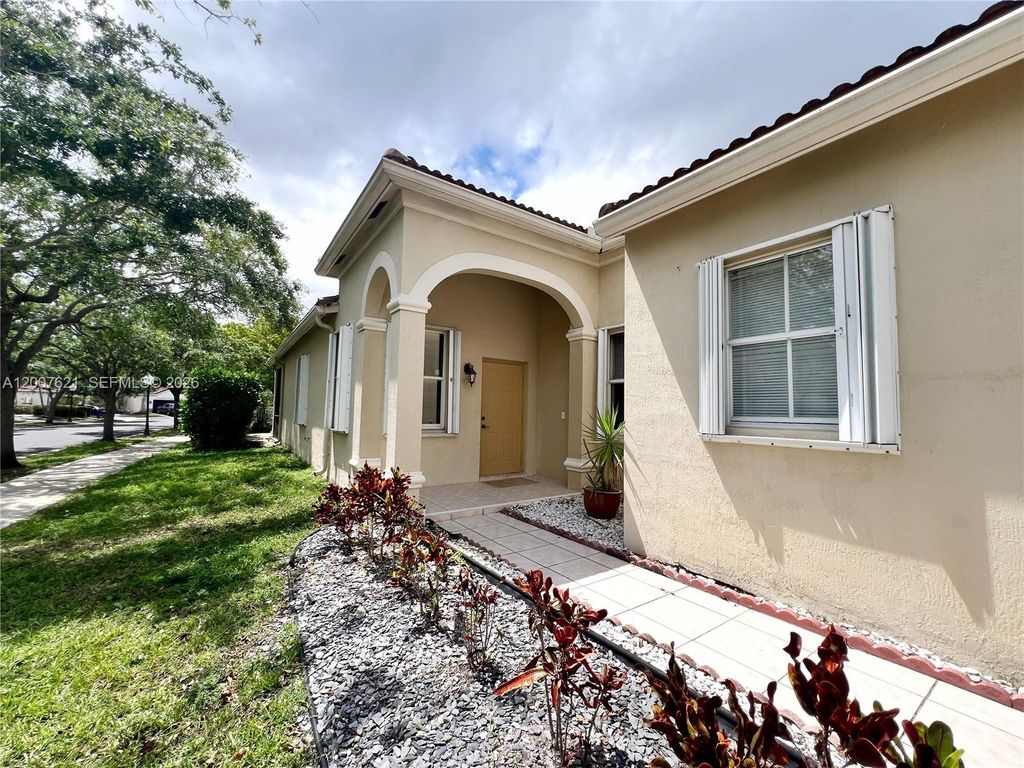 Photo of 1901 Cedar Ct, Weston, FL 33327 (MLS # A12007621)
