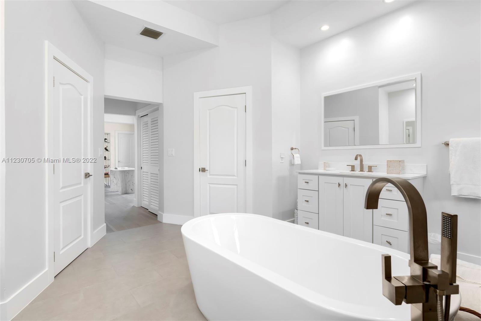 PLANTATION POINT - Residential