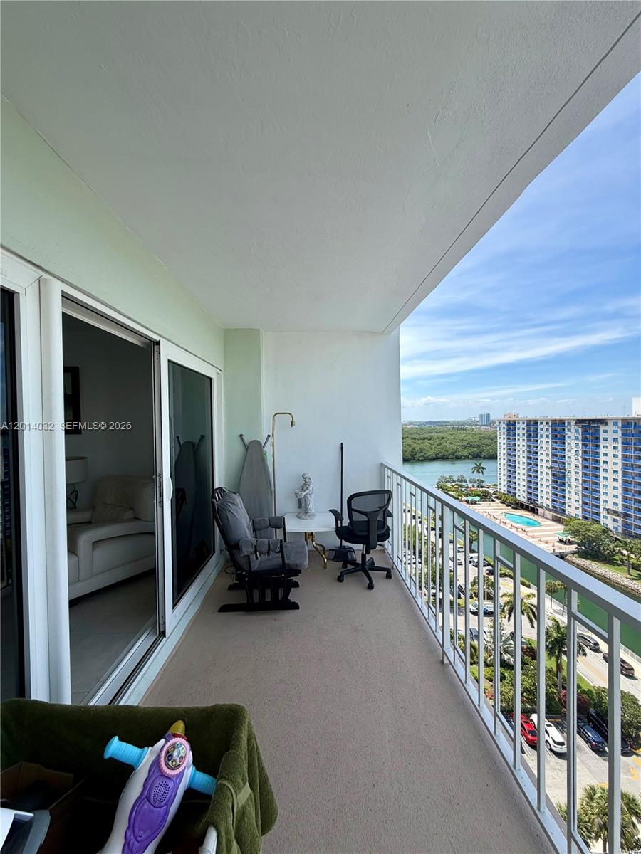 ARLEN HOUSE WEST CONDO - Residential