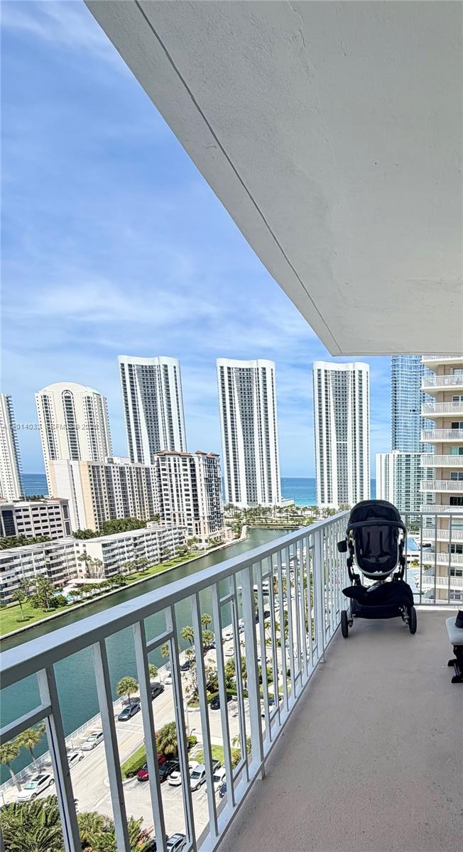 ARLEN HOUSE WEST CONDO - Residential