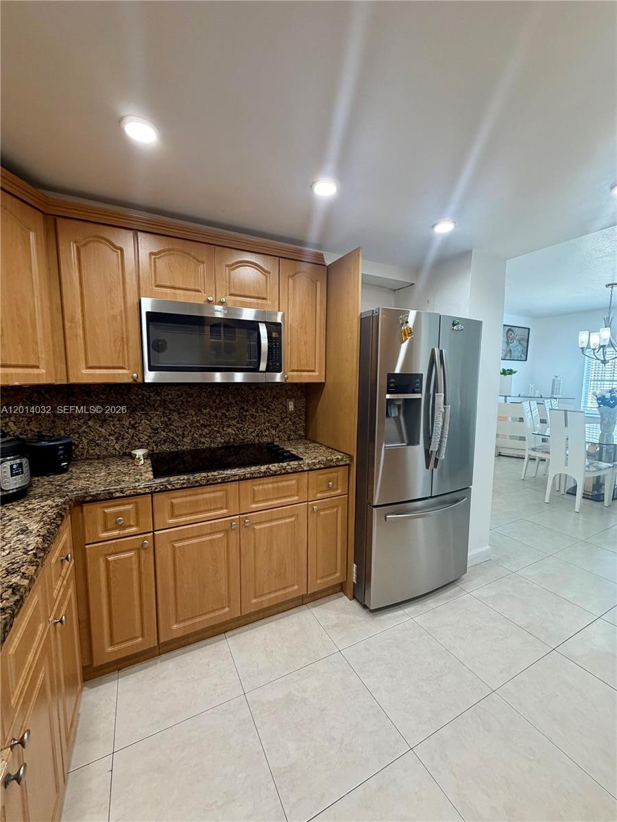 ARLEN HOUSE WEST CONDO - Residential