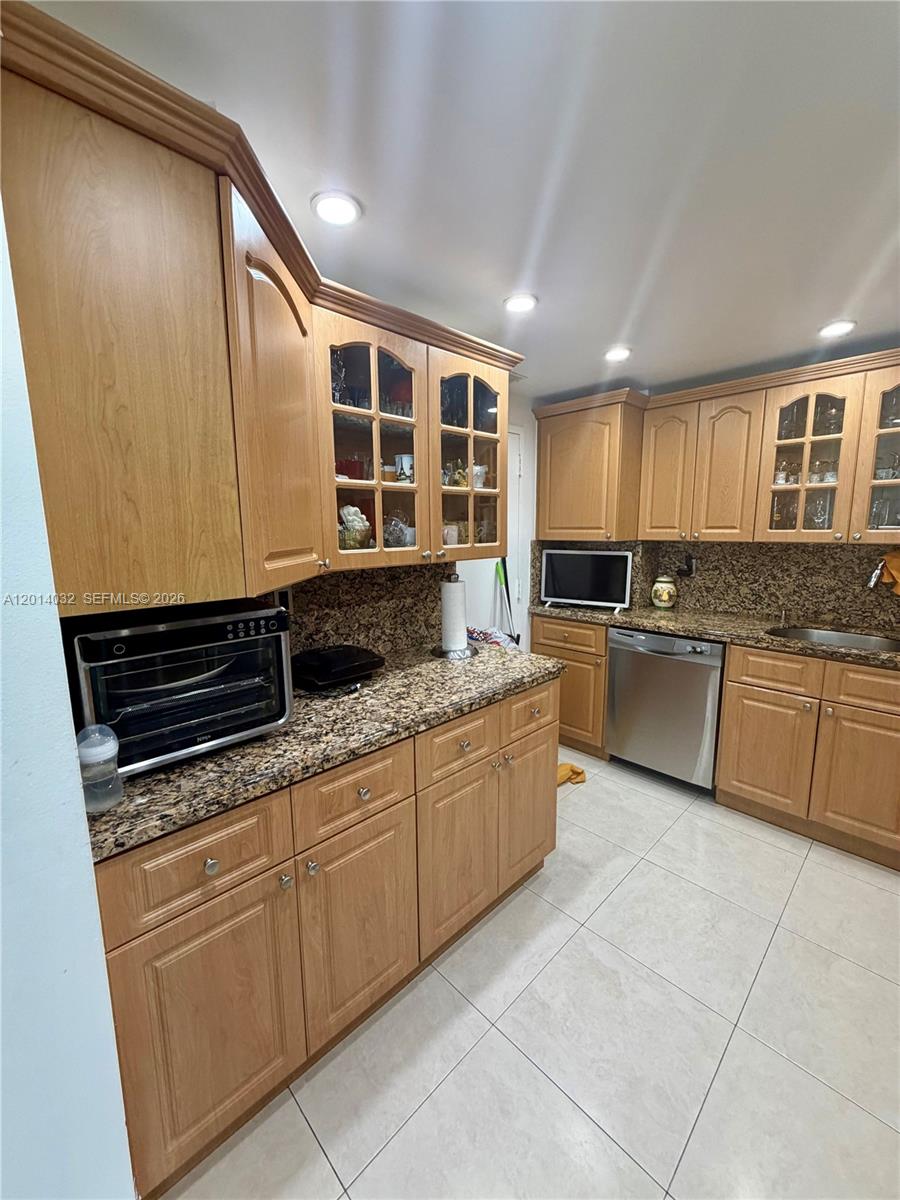 ARLEN HOUSE WEST CONDO - Residential