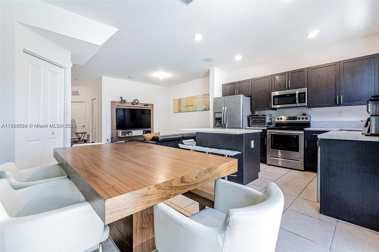 VIA VENTURA NEIGHBORHOOD - Residential