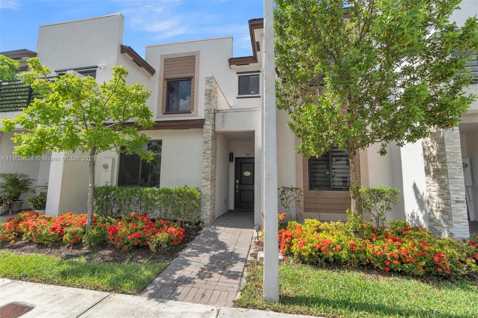 VIA VENTURA NEIGHBORHOOD - Residential