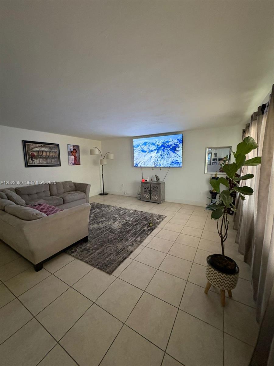 SUTTON HOUSE CONDO - Residential