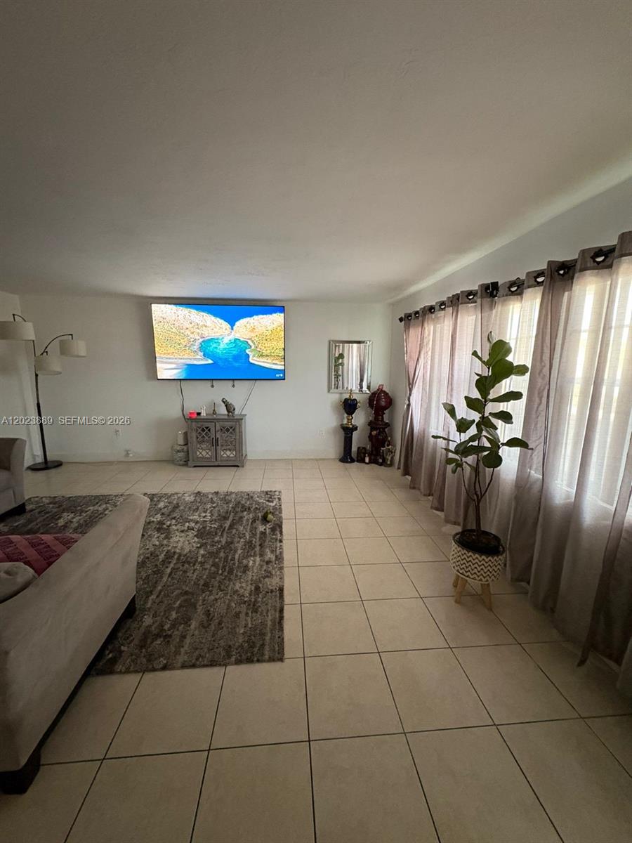 SUTTON HOUSE CONDO - Residential