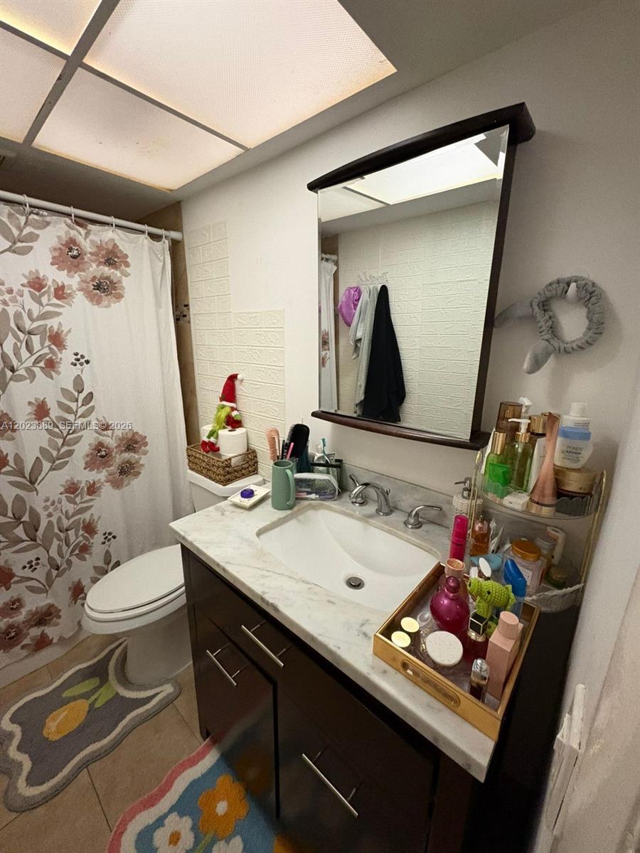 SUTTON HOUSE CONDO - Residential