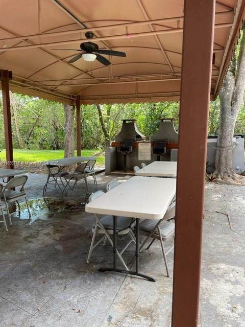 17890 W Dixie Hwy 219