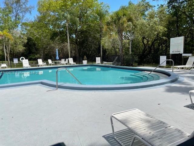 17890 W Dixie Hwy 219