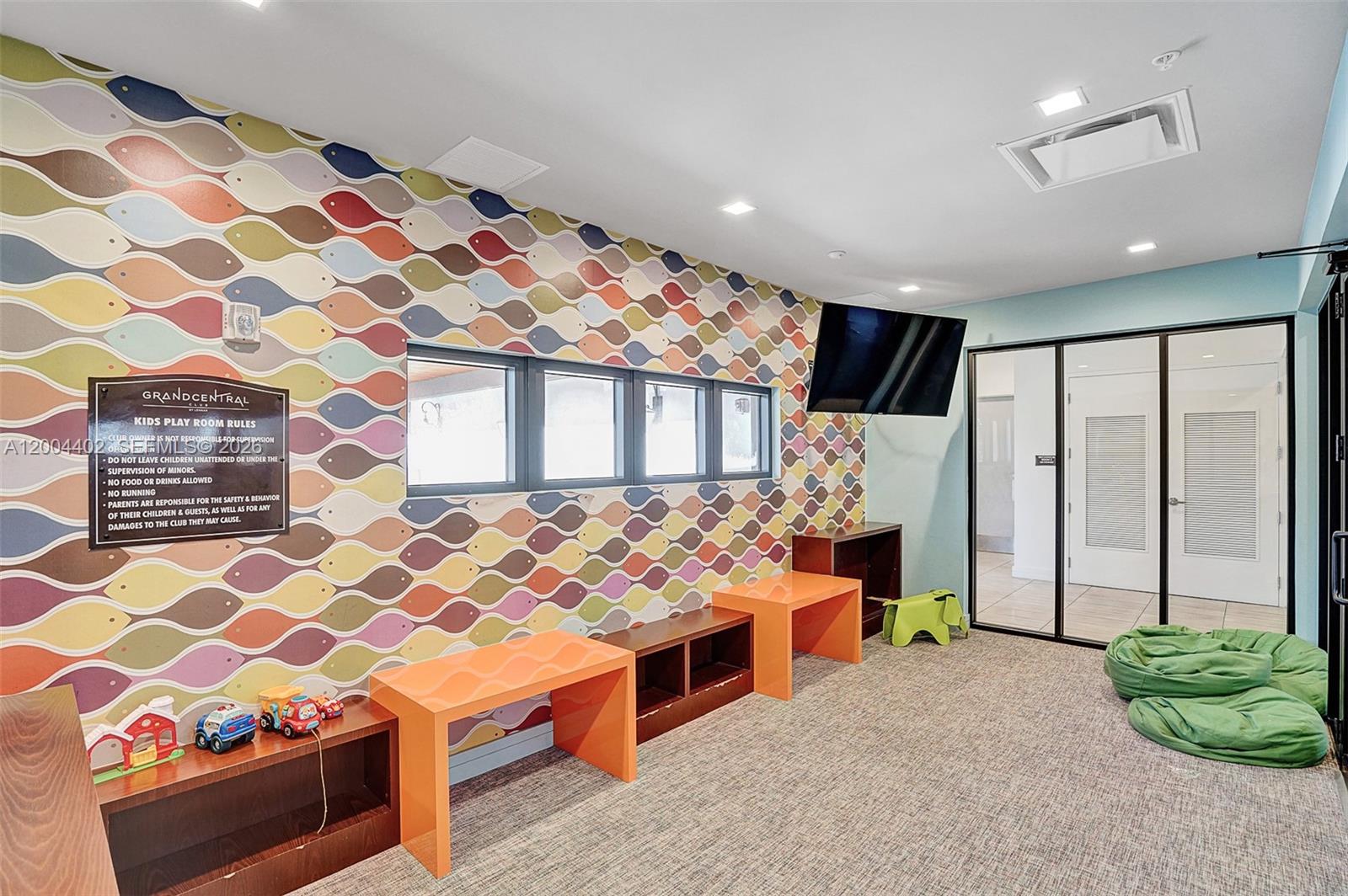 HIGHLAND AT PARK CENTRAL - Residential Lease