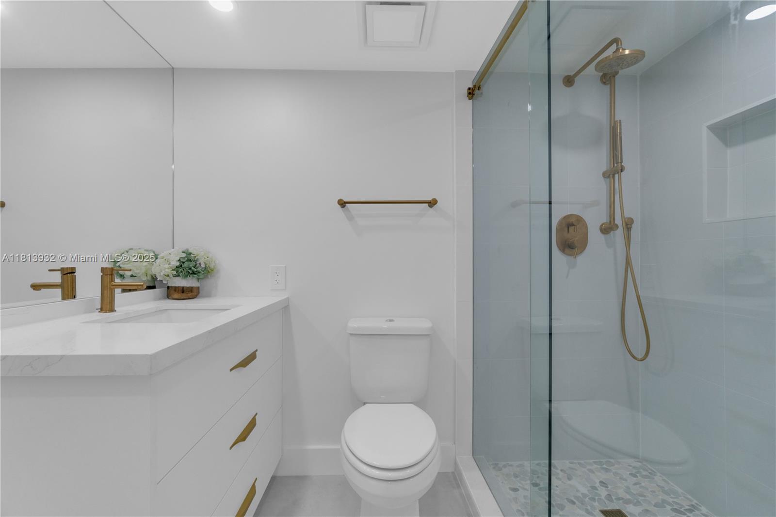 SUMMIT CONDO - Residential