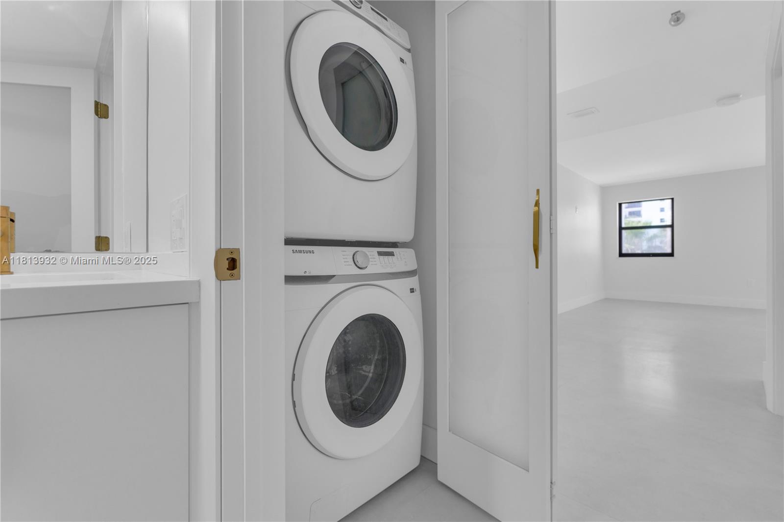 SUMMIT CONDO - Residential