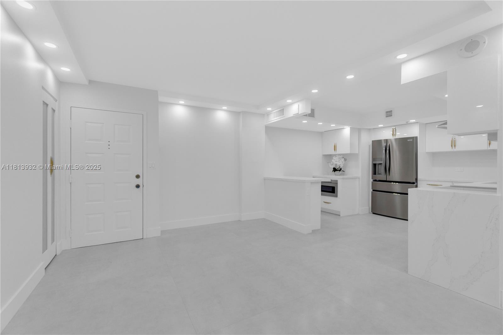 SUMMIT CONDO - Residential