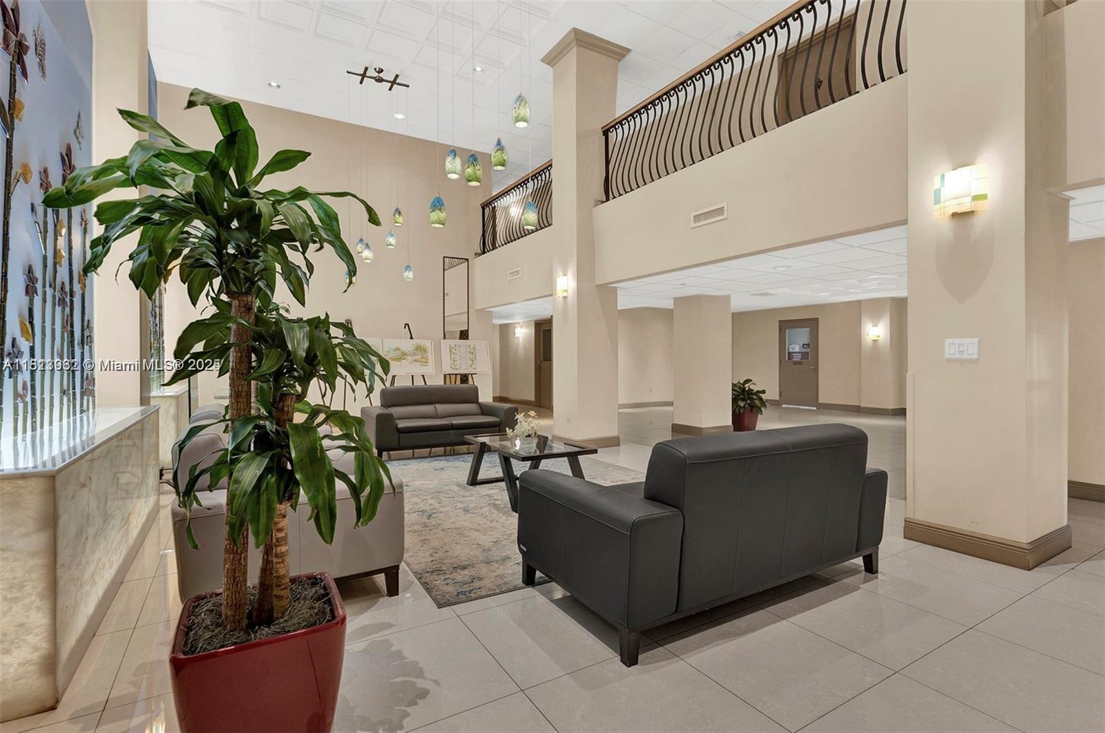 SUMMIT CONDO - Residential