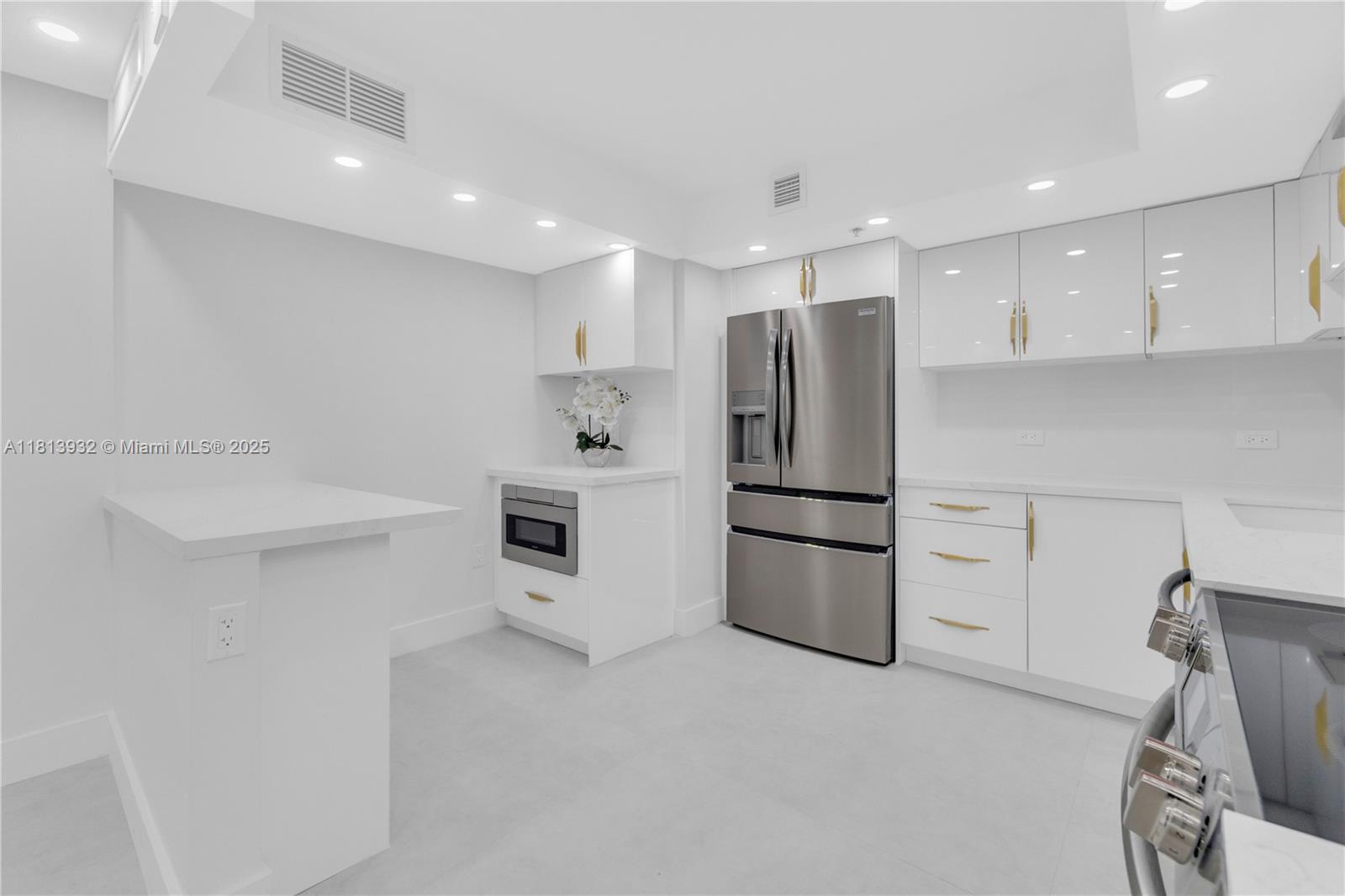 1201 S Ocean Dr 507S