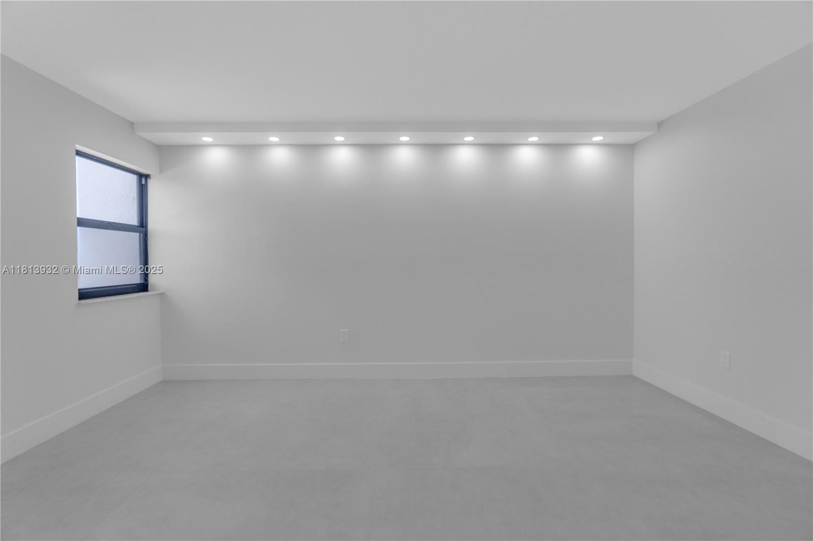 SUMMIT CONDO - Residential