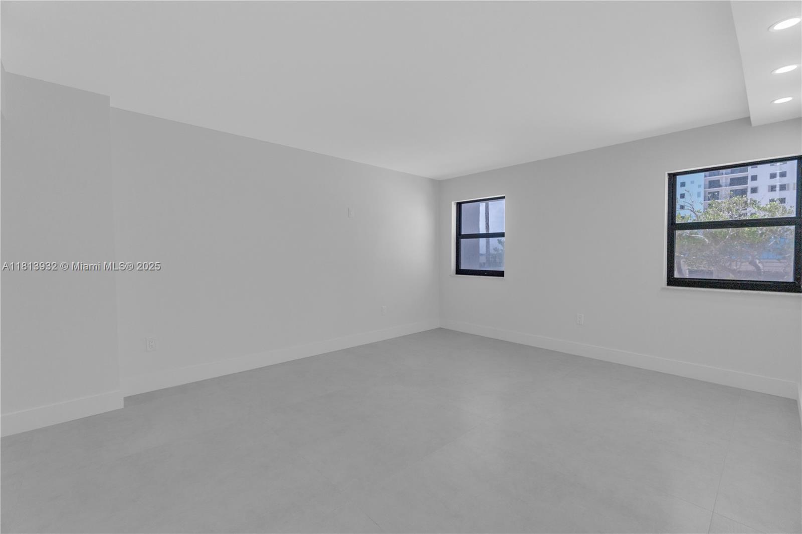 SUMMIT CONDO - Residential