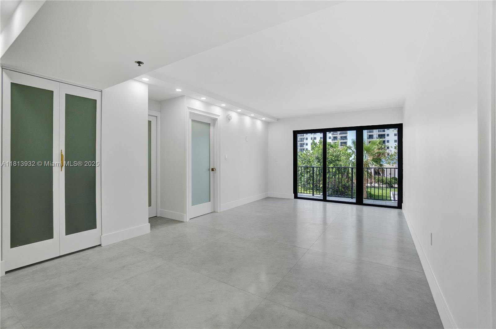 SUMMIT CONDO - Residential