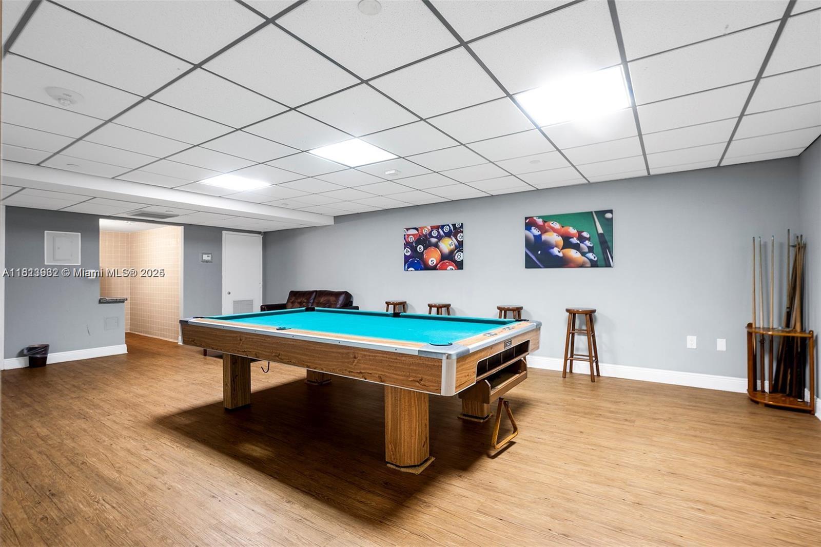 SUMMIT CONDO - Residential