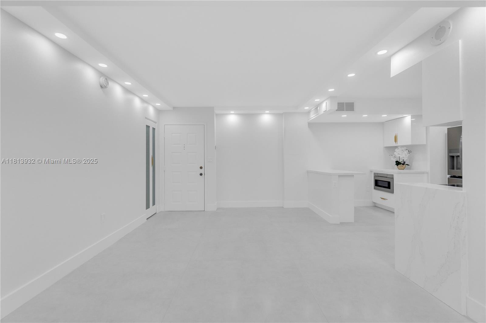 SUMMIT CONDO - Residential