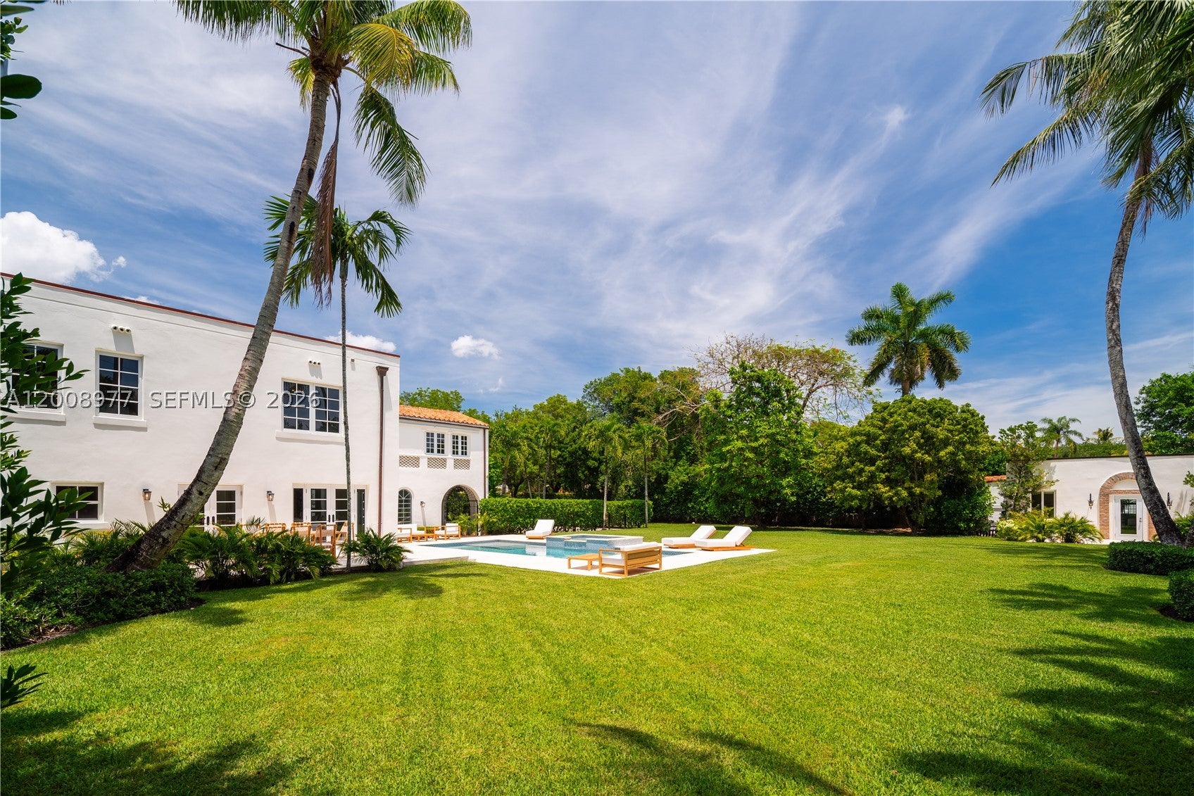 1228 Alhambra Cir