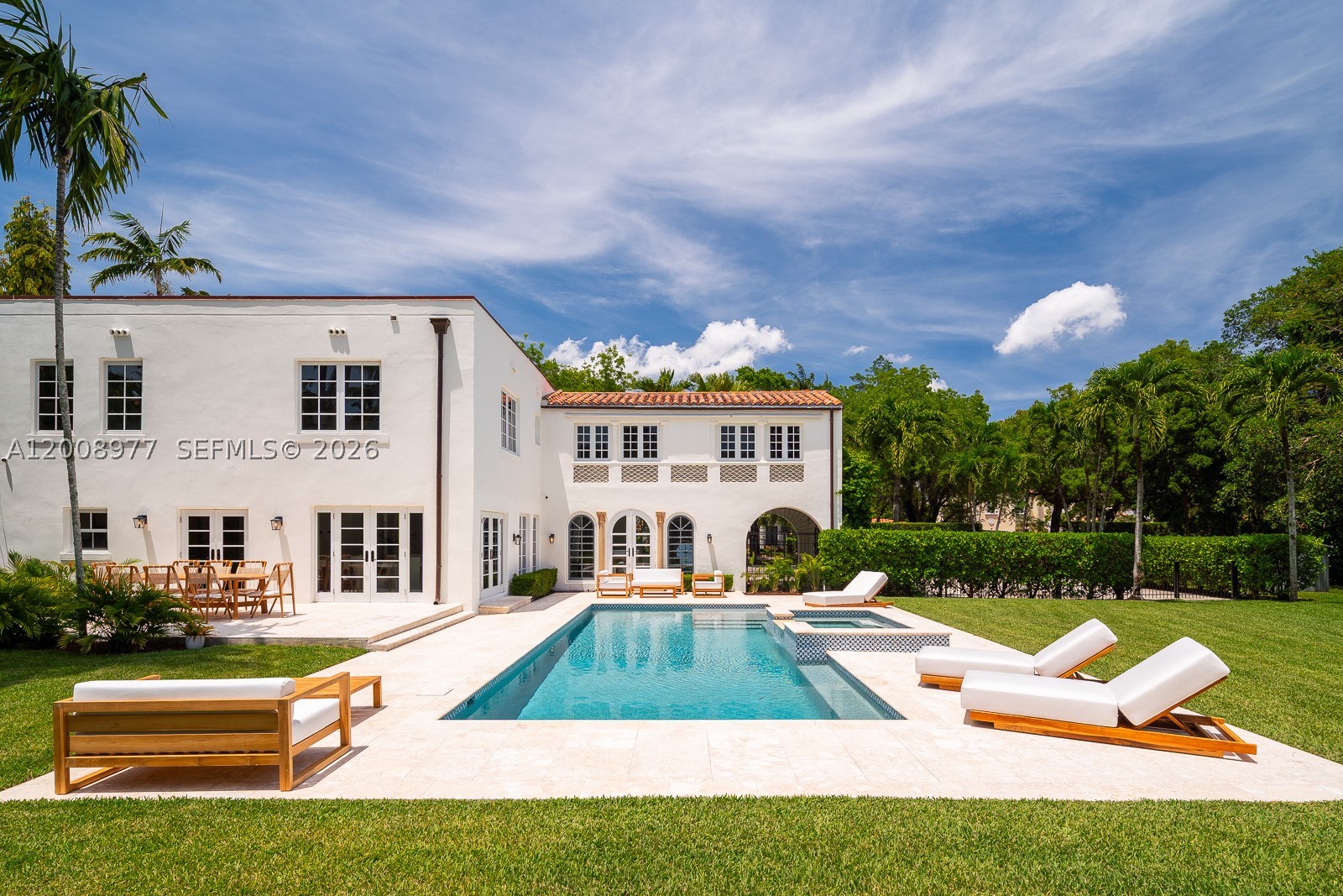 1228 Alhambra Cir