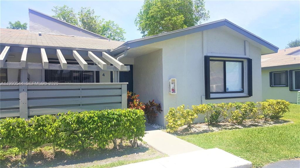 Photo of 453 Lakeview Dr #4, Weston, FL 33326 (MLS # A11990544)