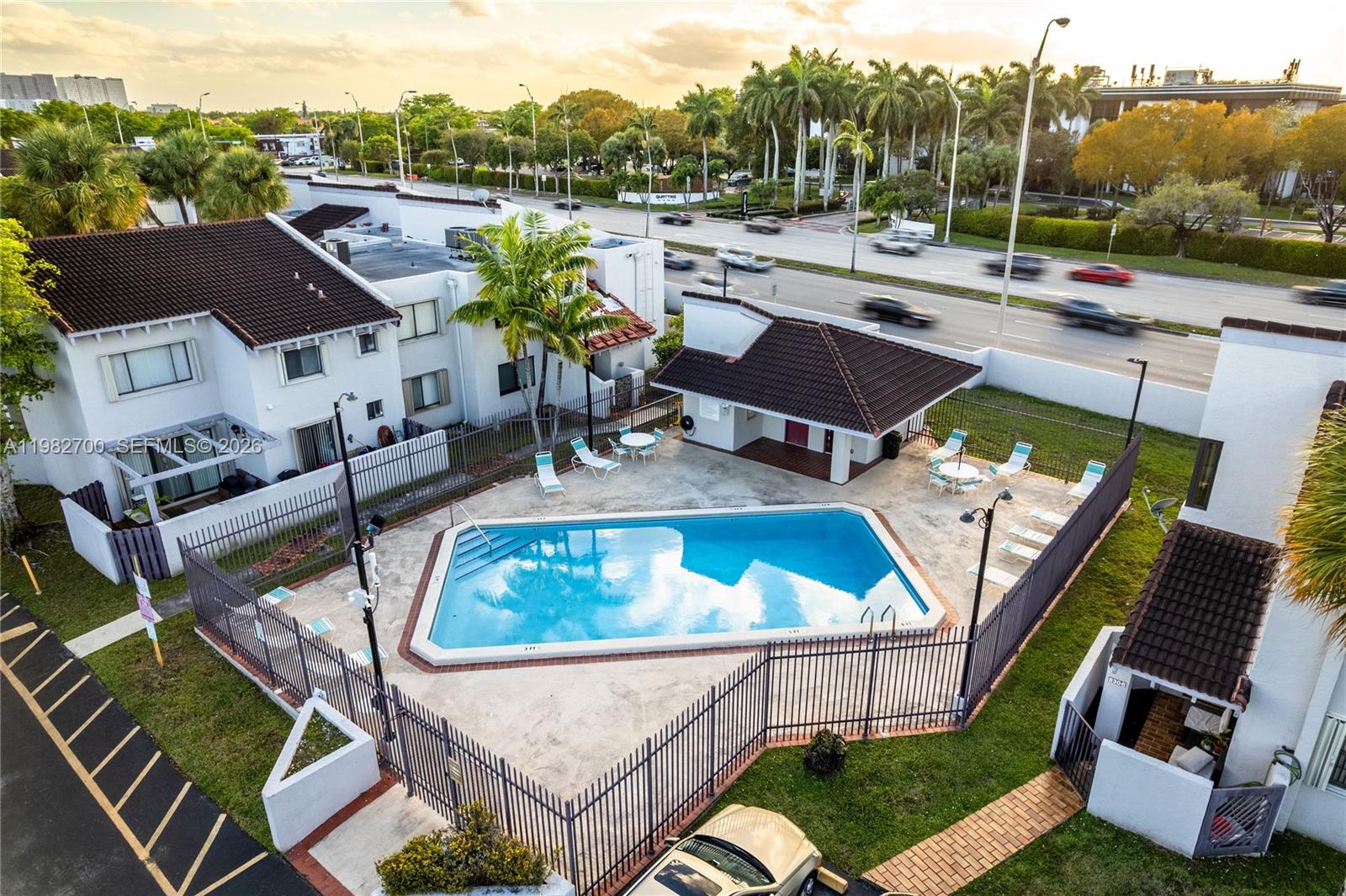 LA ARBOLEDA CONDO PH II - Residential