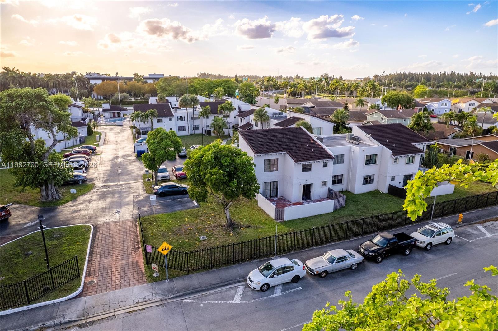 LA ARBOLEDA CONDO PH II - Residential