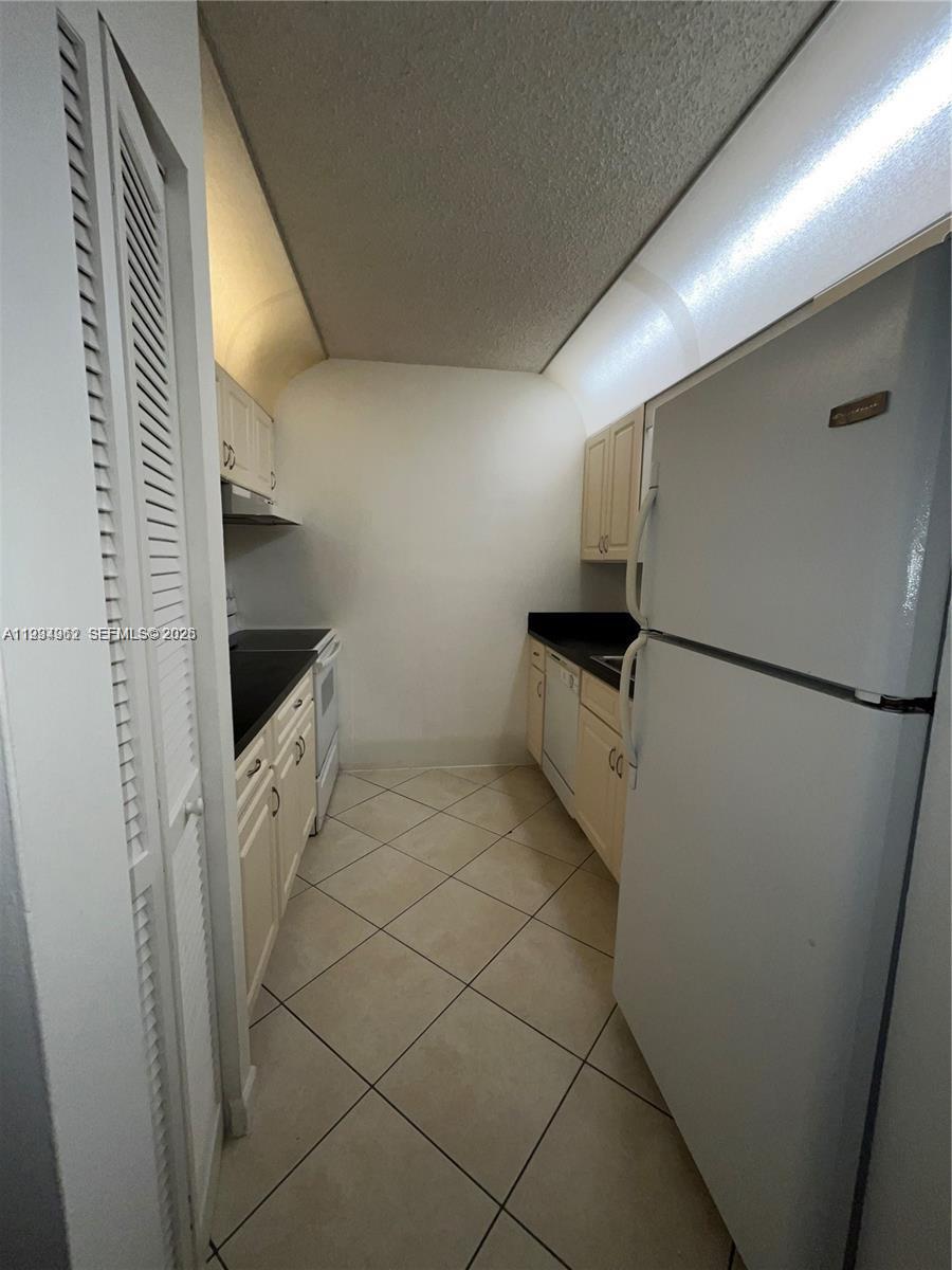 WATERS EDGE OF CORAL SPRI - Residential Lease