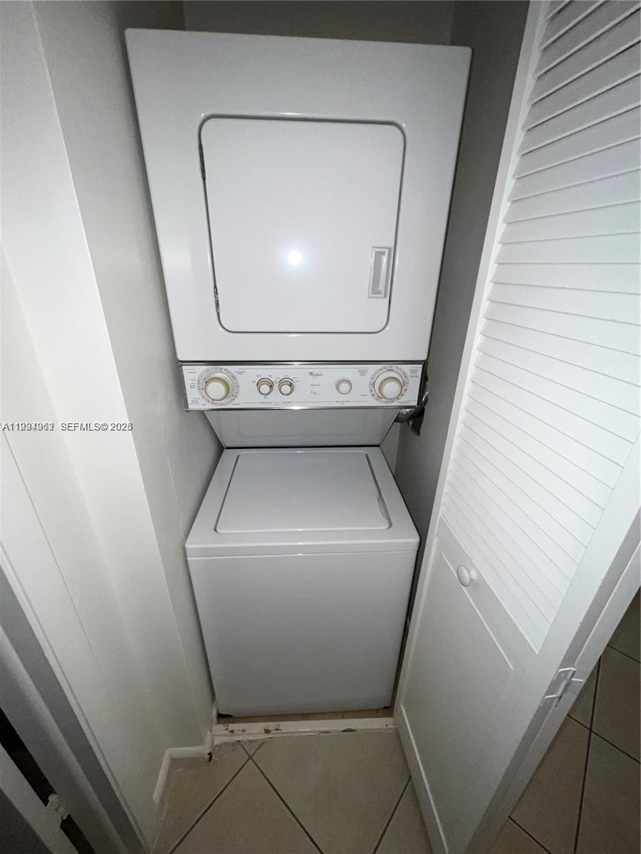 WATERS EDGE OF CORAL SPRI - Residential Lease