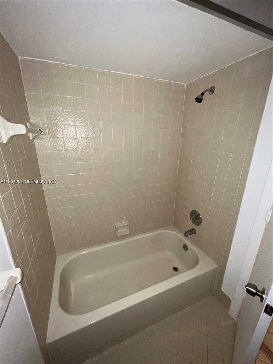 WATERS EDGE OF CORAL SPRI - Residential Lease